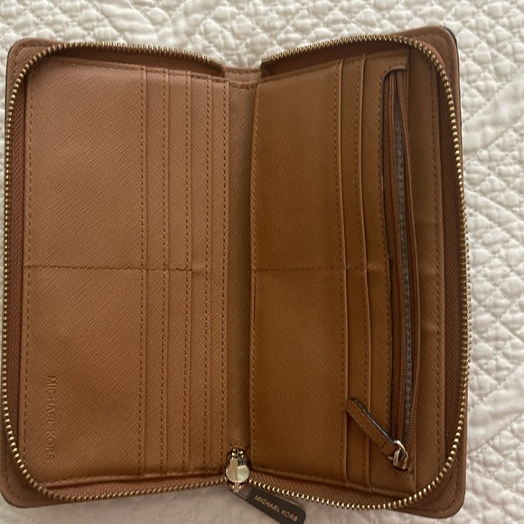 MK signature wallet (large) - Picture 3 of 7